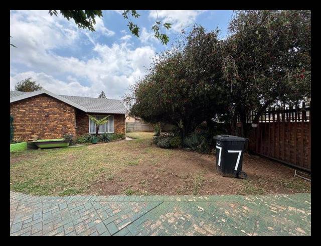 3 BEDROOM HOUSE FOR SALE IN BONAERO PARK